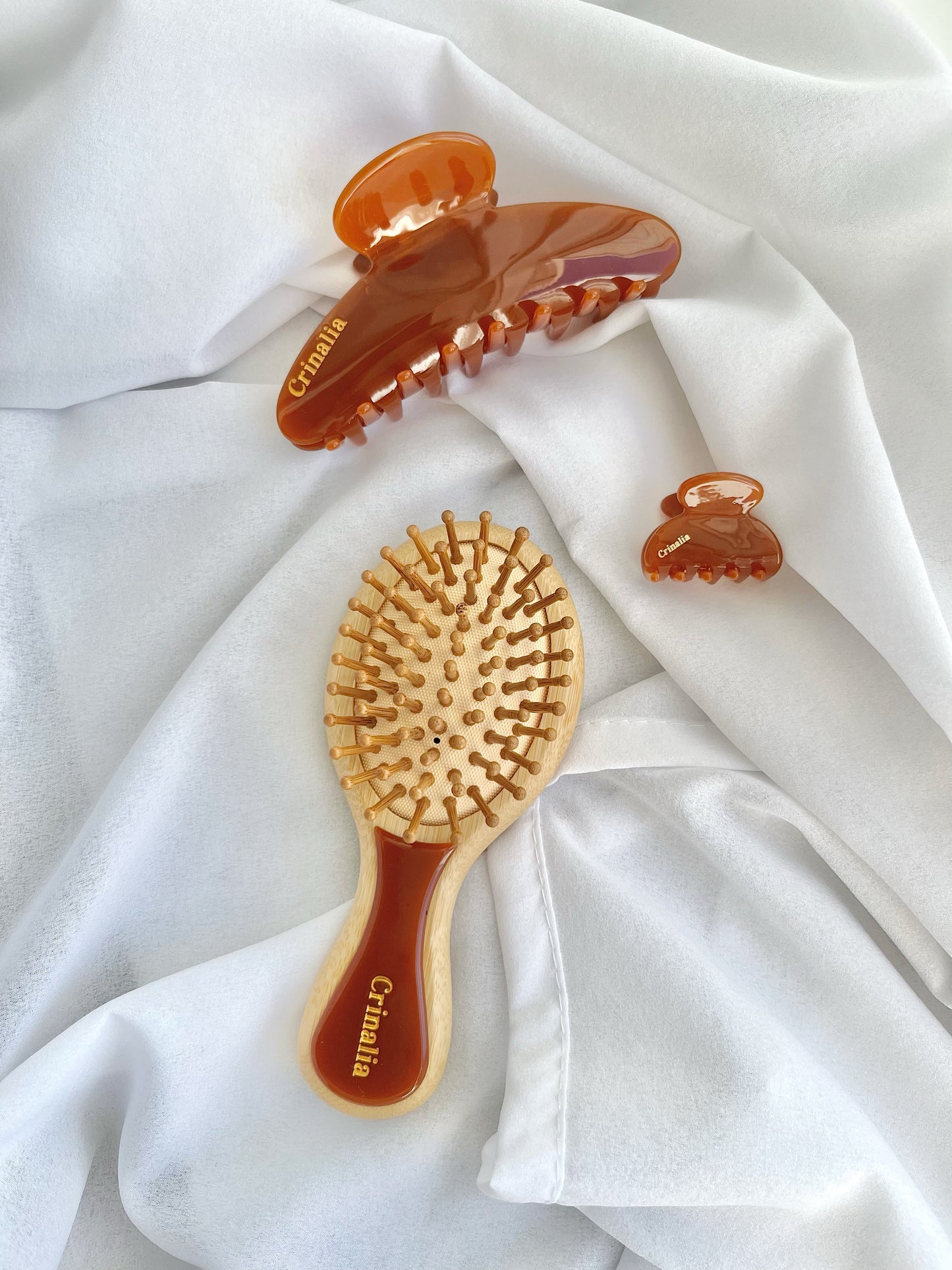 Set: mini bamboo hair brush + hair claw clip + mini claw clip