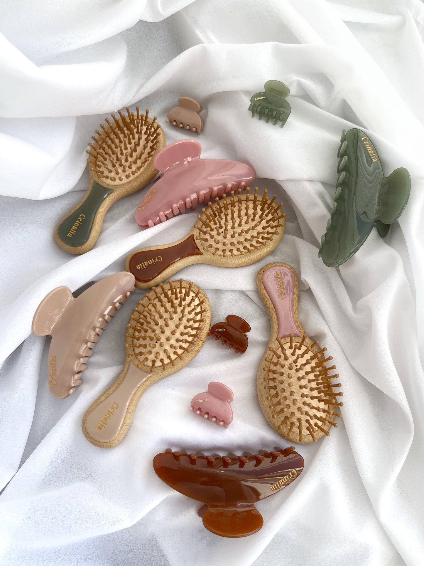 Set: mini bamboo hair brush + hair claw clip + mini claw clip