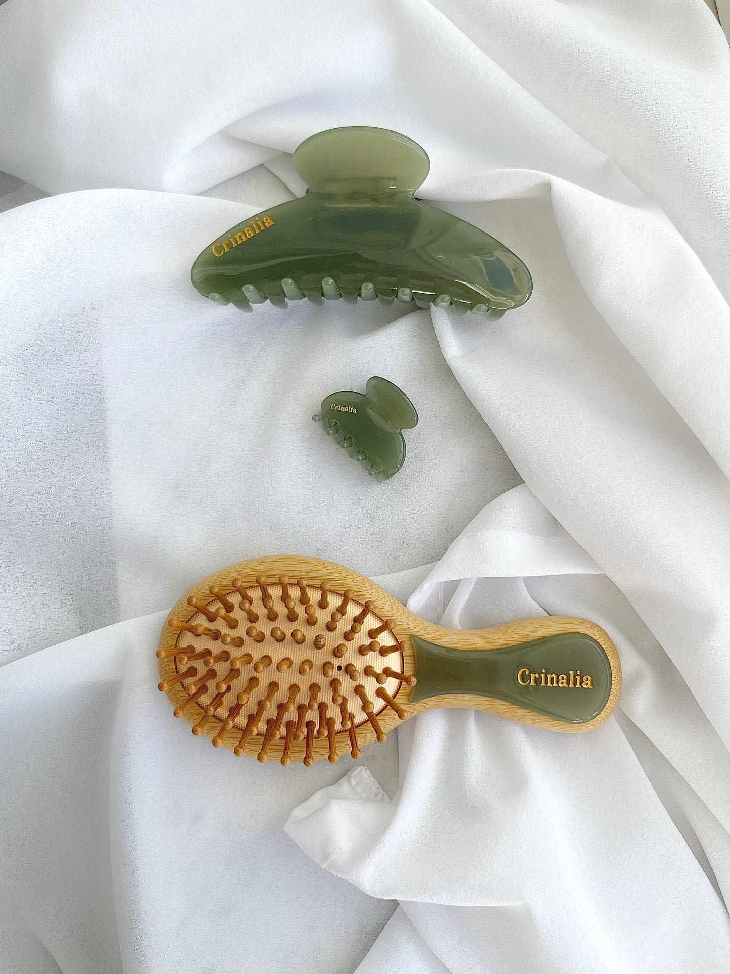 Set: mini bamboo hair brush + hair claw clip + mini claw clip